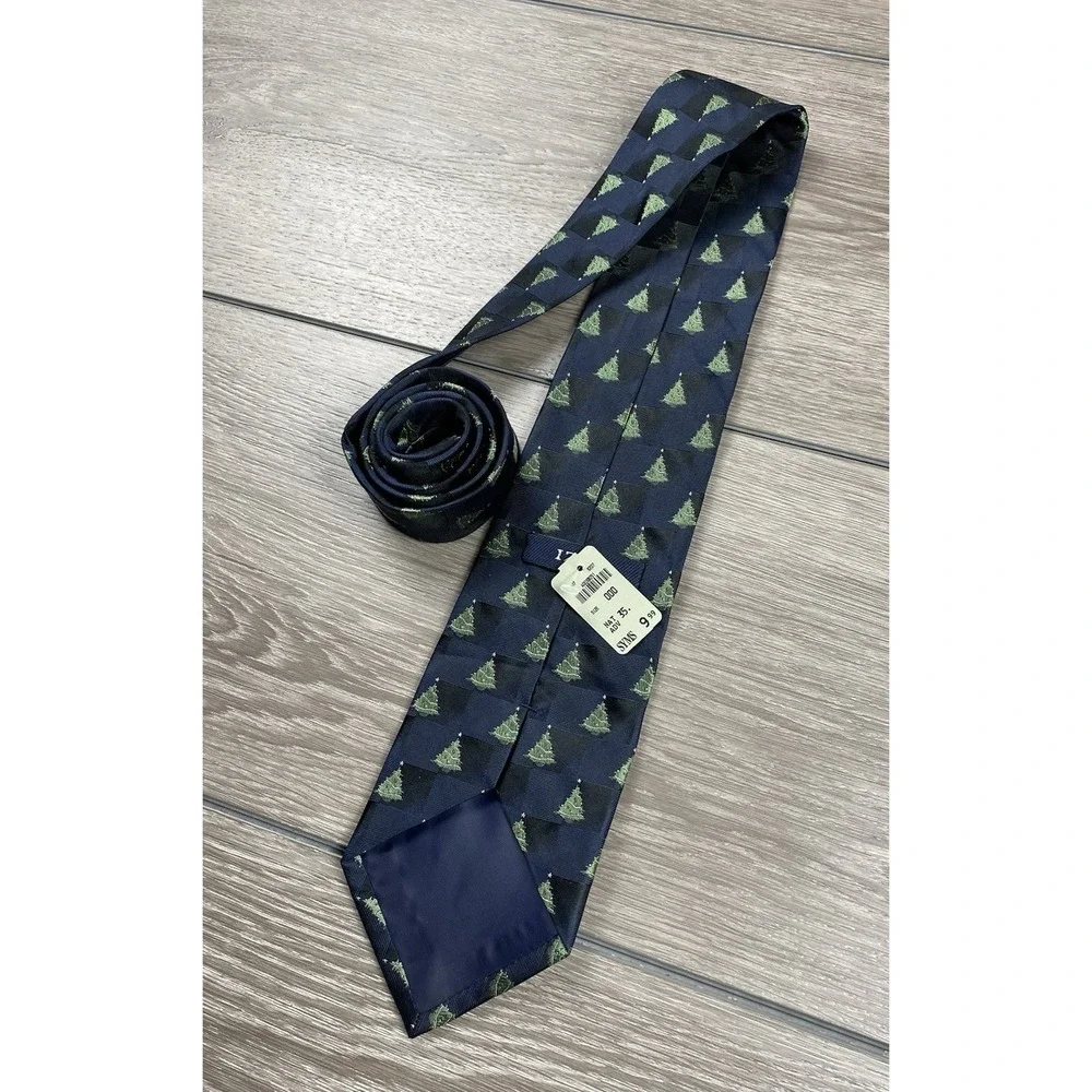Izod Men's 100% Silk‎ All Over Christmas Tree Pattern Neck Tie Blue New